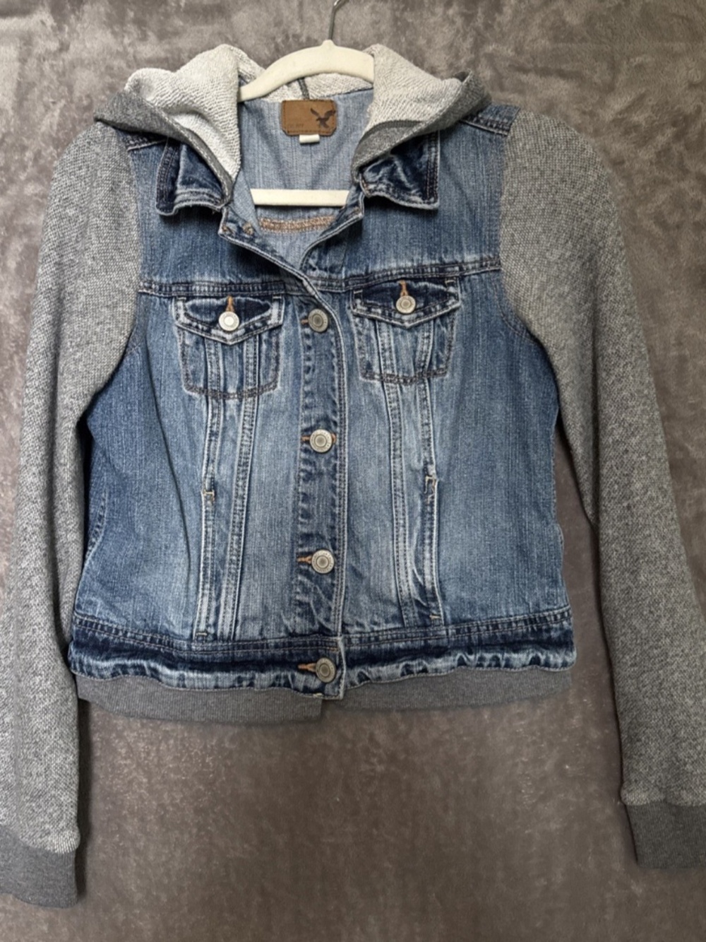 American Eagle Vintage Distressed Denim Hooded Jean Jacket Women’s Medium